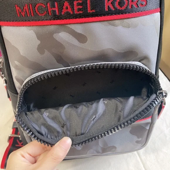 Michael Kors MENS Kent nylon Sling Pack - Picture 10 of 10